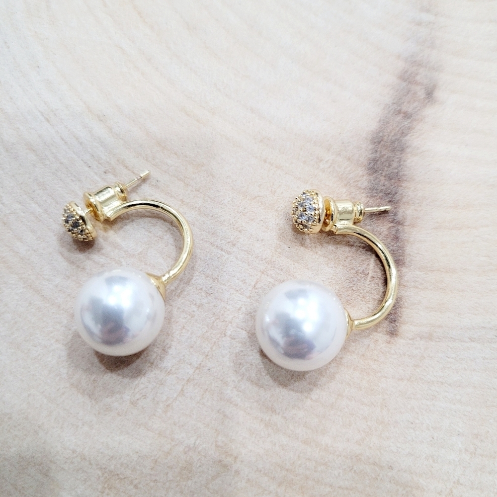 Brand New Gold Tone Pearl Rhinestone Stud Earrings